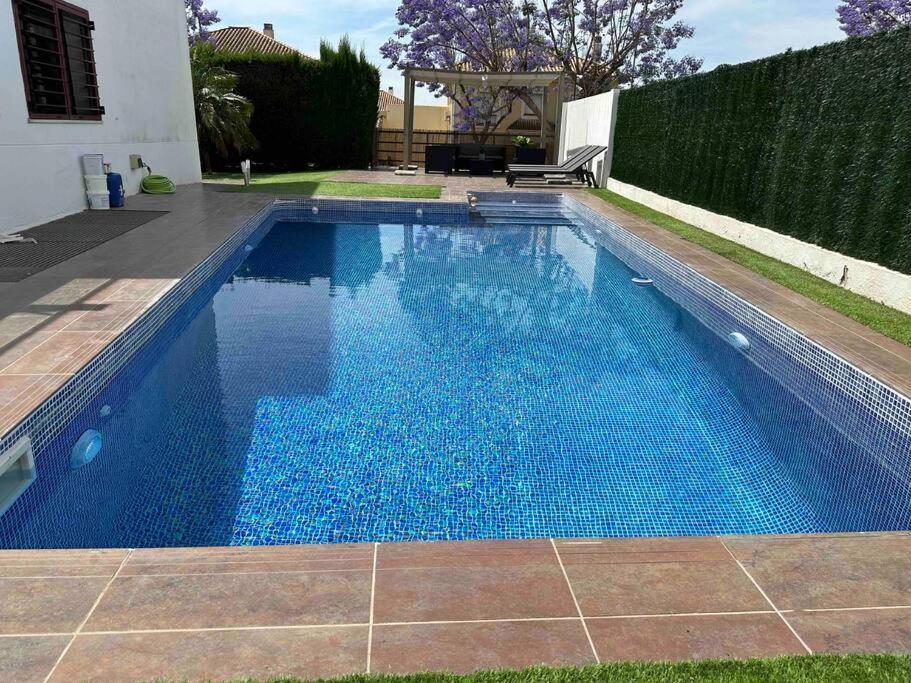 Modern 5-Bedroom Villa With Pool Montequinto Eksteriør billede