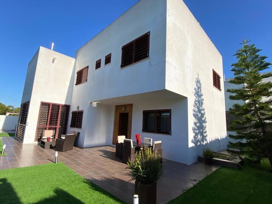 Modern 5-Bedroom Villa With Pool Montequinto Eksteriør billede