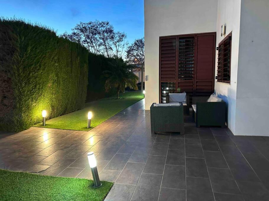 Modern 5-Bedroom Villa With Pool Montequinto Eksteriør billede