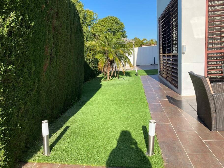 Modern 5-Bedroom Villa With Pool Montequinto Eksteriør billede
